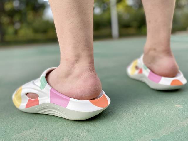 落差|运动后的放松,咕咚减震潮拖鞋,带来踩屎般体验