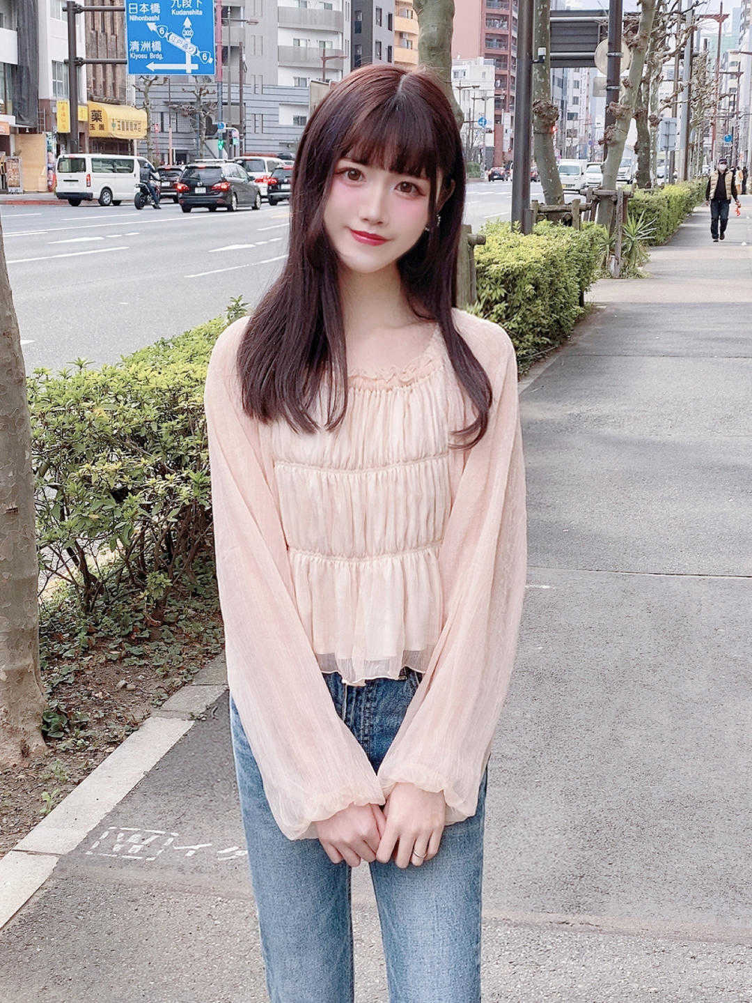 裤带|夏天穿牛仔裤，这四个款式上衣更符合，精致又耐看