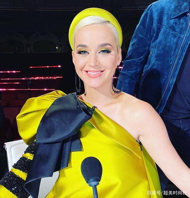 品牌|歌唱事业滑铁卢，自创品牌很红火，欧美天后水果姐卖“菠萝”？