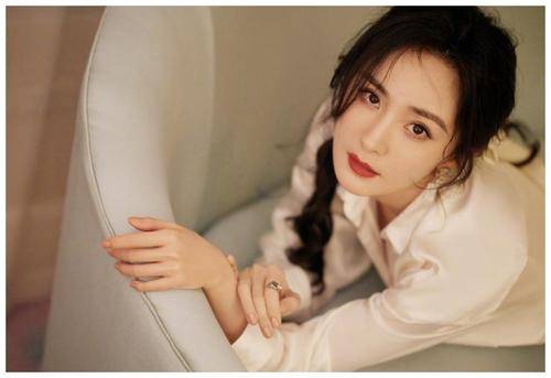 眼睛|眼睛不大但很美的女明星，我只服这3位！笑起来太迷人了