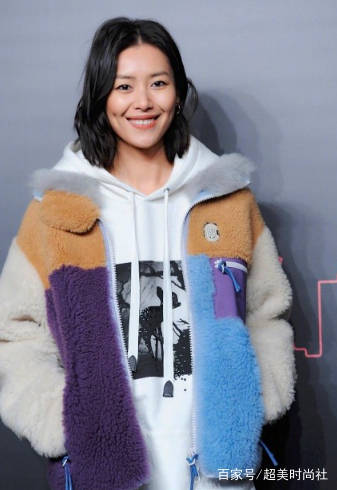 后首|超杀女出柜后首现COACH秀场！水原希子俏皮大表姐童趣，谁更美？