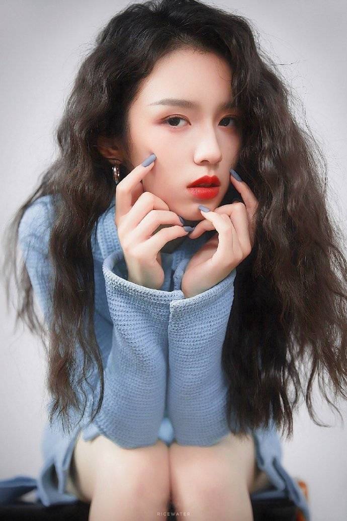 眼睛|眼睛不大但很美的女明星，我只服这3位！笑起来太迷人了