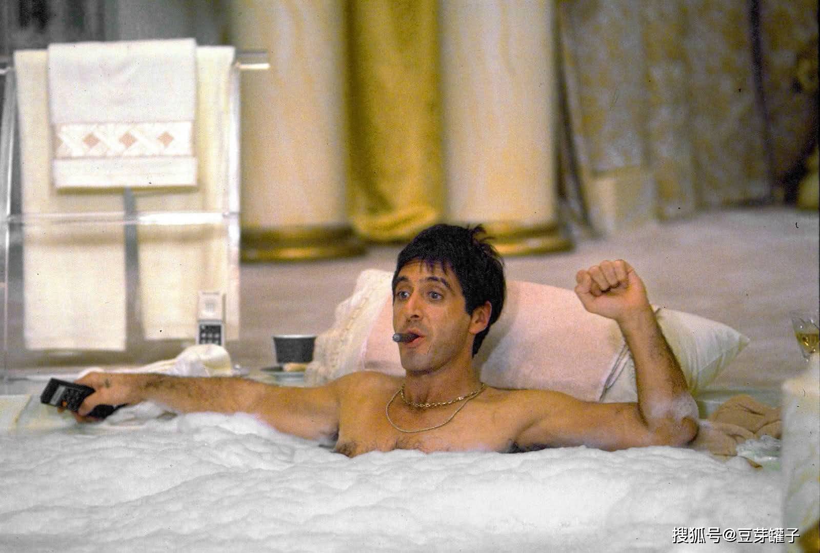 法兰克|《疤面煞星》：一部向经典致敬、经典地演绎经典的精彩黑帮片！