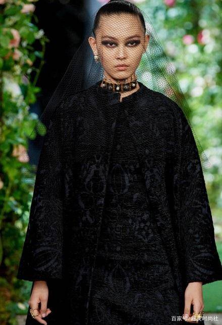 黑色|Dior 2021夏夏高定厉害了！不仅有顶级国模，还敢带房走秀？