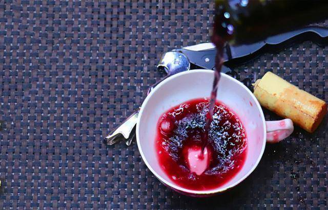 酿酒|闲时喝点桑葚酒，5个好处容易找上你，喝过的人都懂！