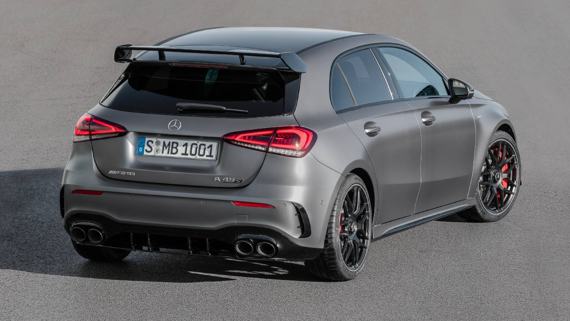 谁才是真正的钢炮王?2022款奥迪rs3 sportback对比奔驰amg a45 s