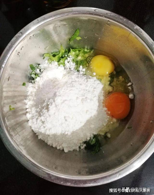 蔬菜|不用揉面和发面的蔬菜鸡蛋饼，早餐花10多分钟就做一大盘