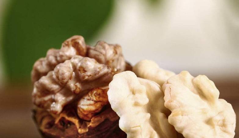 亚麻油|吃核桃的最佳时间是早上，还是晚上？其实这个时间吃效果更好！