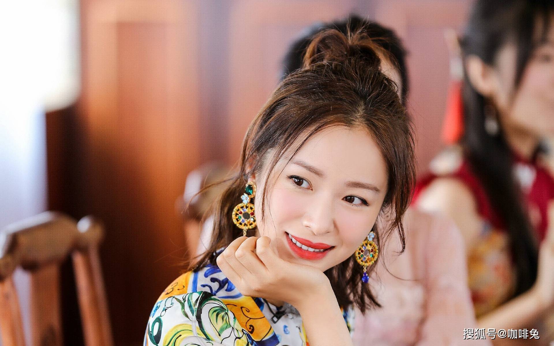 范的|文艺女神江一燕的潮流美图鉴赏，真“不赖”，干练潇洒气场可真足
