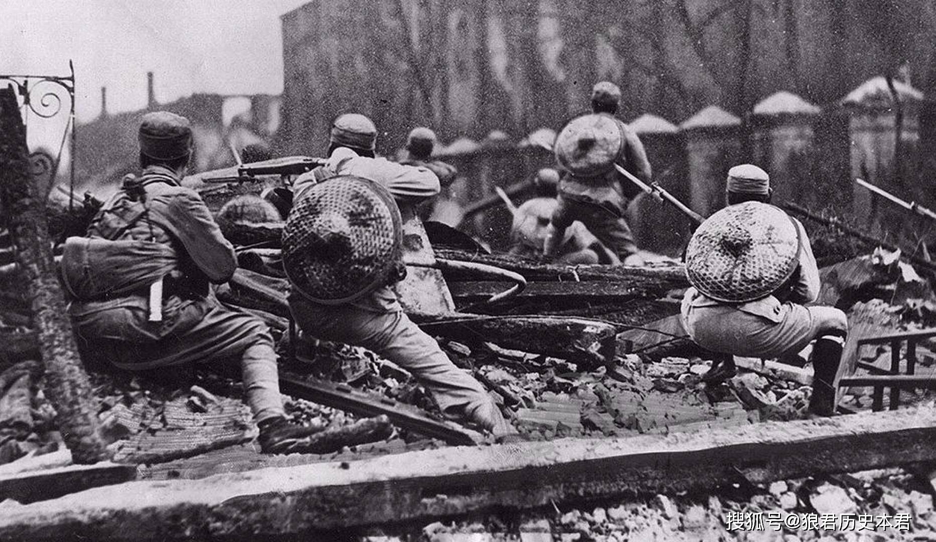 1937年抗日战争全面爆发,郭汝瑰随十四师北上抗日,但在途中因淞沪会战