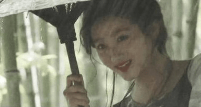 样子|女星古装撑伞造型绝了！赵丽颖风格百变、杨紫清冷，热巴让人心疼！