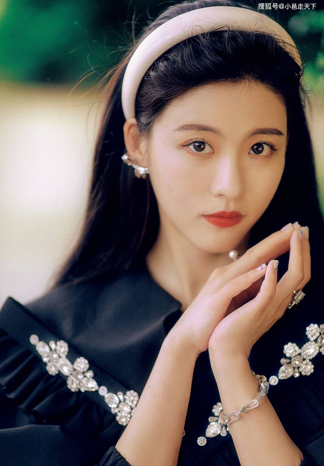 连衣裙|孙芮黑色连衣裙甜美写真