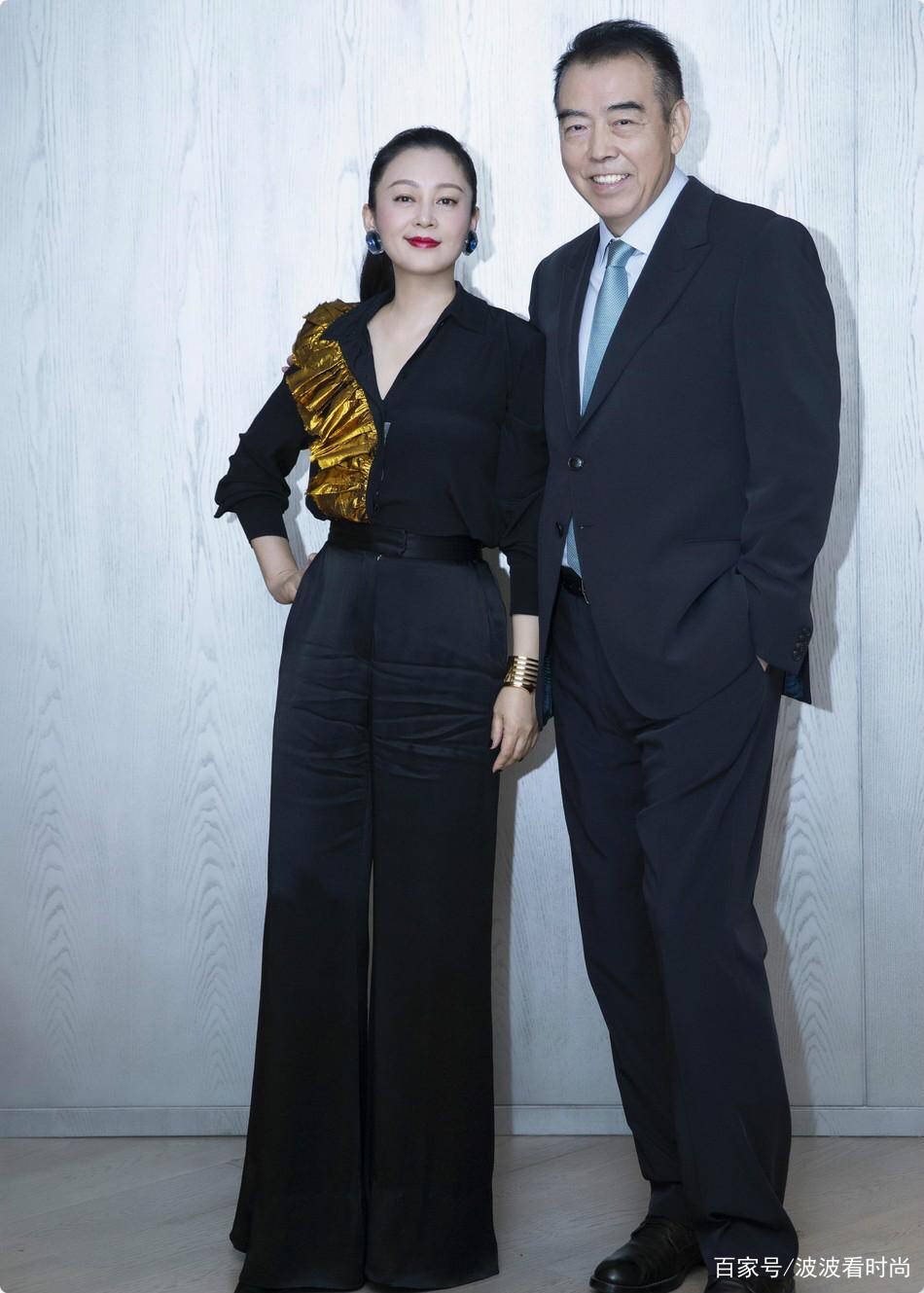 黑色|“嫦娥仙子”陈红又圆润了，穿皮裙感觉要撑爆，腰部也勒出两层肉