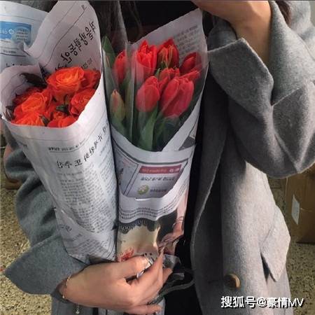 21唯美高级感鲜花背景图 浪漫的高级感鲜花束图片素材 粉紫色