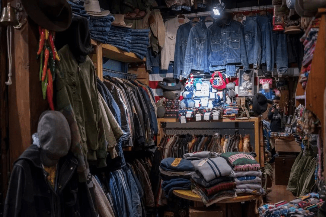 各种30年前找不到的的lv巴宝莉名牌,今天却在这家古着店找到了_物品