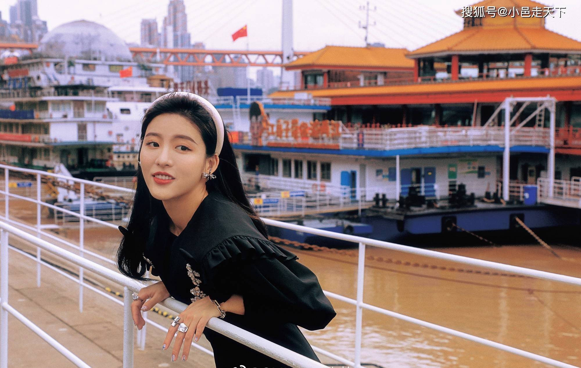 连衣裙|孙芮黑色连衣裙甜美写真