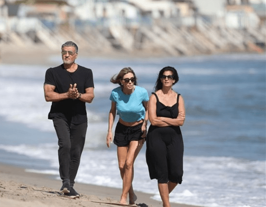 设计|史泰龙妻子拯救了家庭基因，三个女儿身材高挑颜值高，清纯感十足