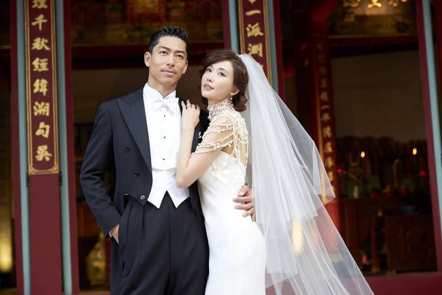 林志玲|林志玲依偎在老公怀里，一身雪白婚纱穿得真美，感情好得让人羡慕