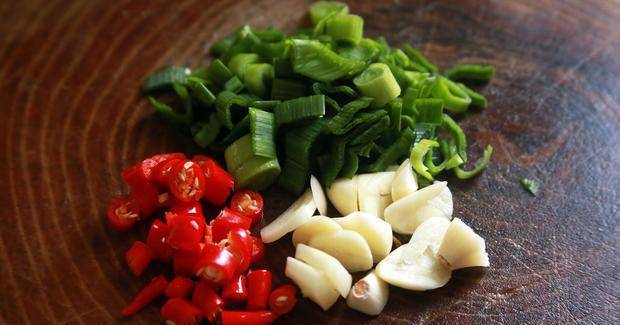 冬日|冬日里的美味家常菜,用普通的豆腐做一道干锅豆腐,好吃又下饭