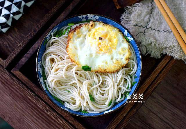 葱花|天冷了，早餐吃一碗面，暖胃又暖心，吃完一天精神好，工作也有劲