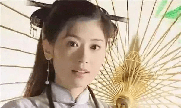 样子|女星古装撑伞造型绝了!赵丽颖风格百变、杨紫清冷,热巴让人心疼!