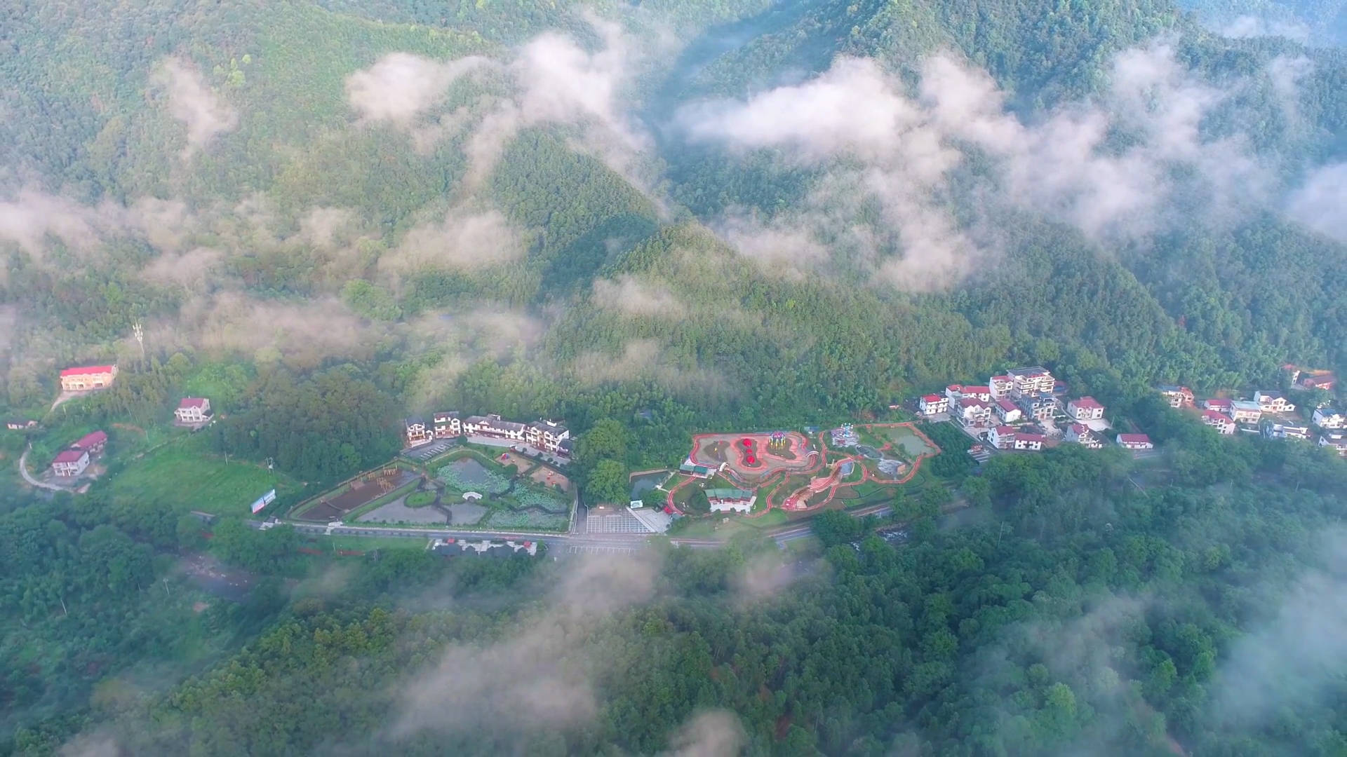 江西武宁长水景区云雾缭绕美不胜收