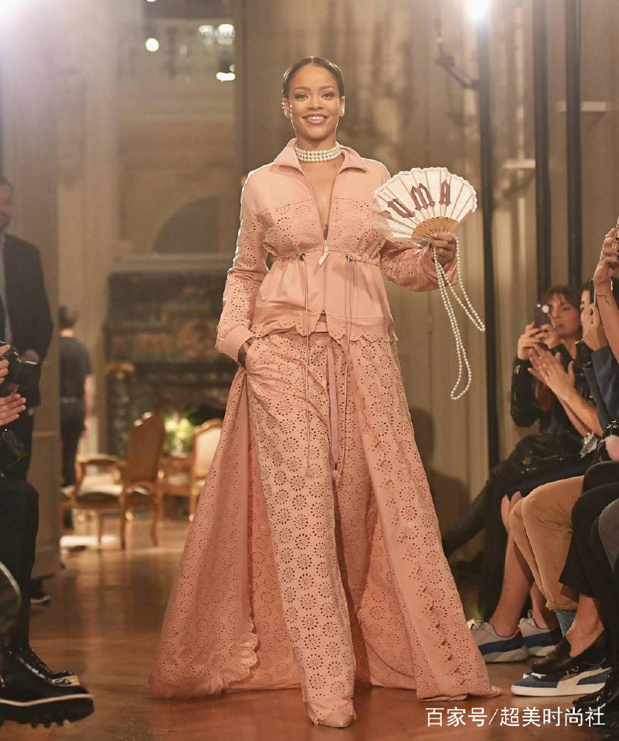 Rihanna|日婆蕾哈娜skr人才，把机车搬上秀场还不过瘾现成“内衣贩子”？