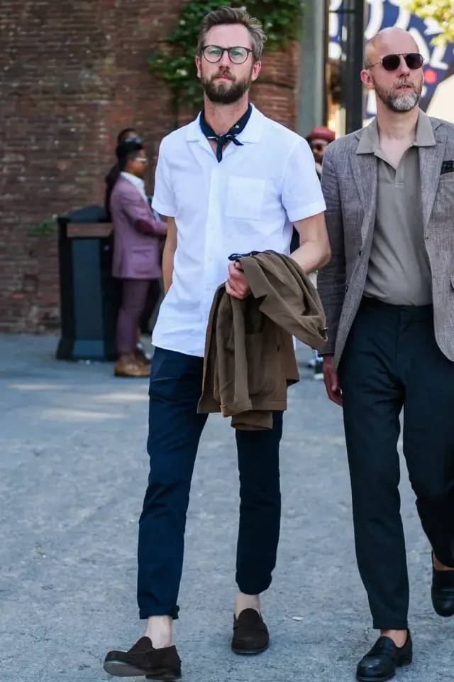 感觉|被大家嫌弃的短袖白衬衫,也能穿出满满时尚感!