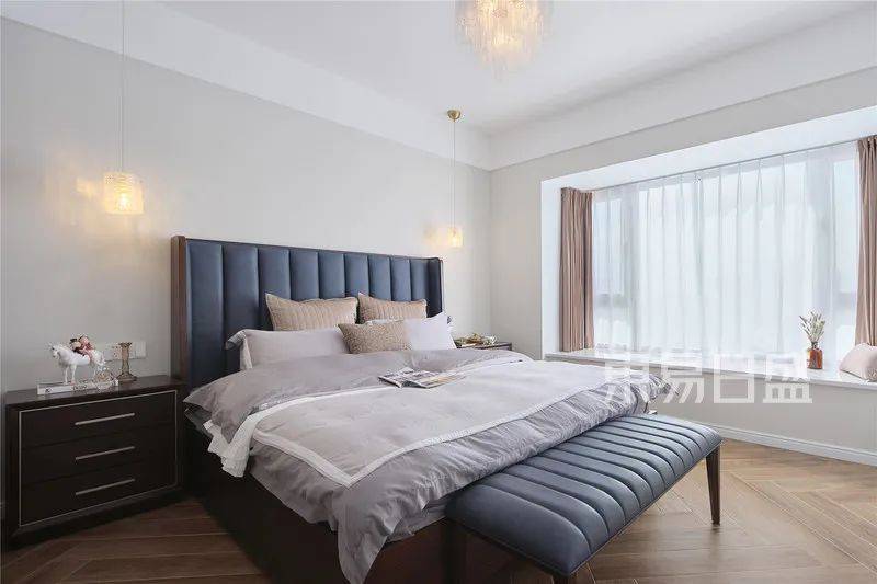 怎么装饰自己的床又漂亮又舒服 5030a93ff8544dd18e75c5b76764e631.jpeg