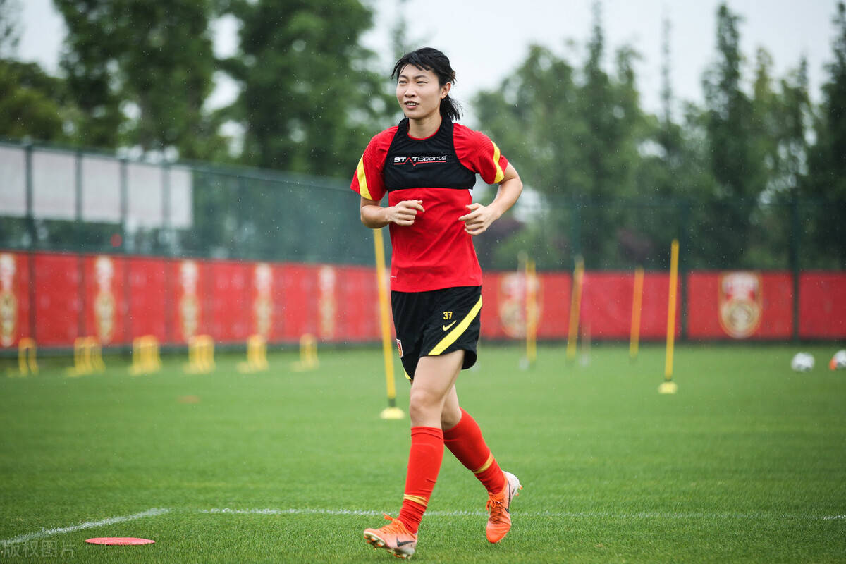 原创中国女足0-5惨败!4人难逃其责,其中1人被球迷要求向3大功勋道歉