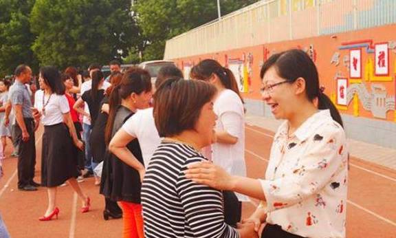 家长|孩子从幼儿园回家,却说饭菜里有苍蝇,宝妈搞清真相后哭笑不得