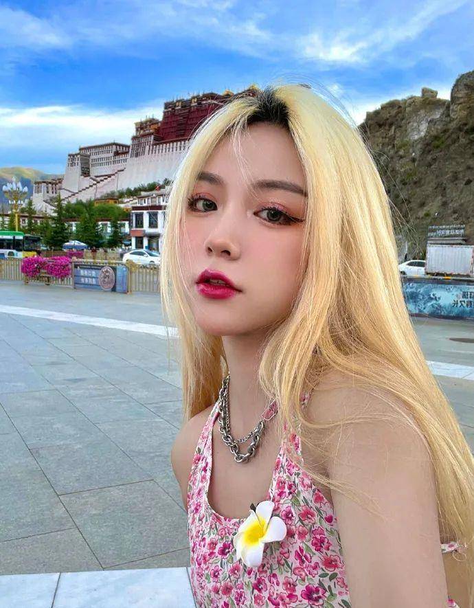 sama|软萌、御姐1秒切换！刀小刀的变装秀，你找到“正确”打开方式了吗？