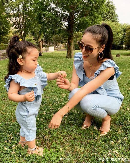 因为|日本辣妈带娃不耽误秀身材!爱穿短裤吊带裙,却被喷“不知羞耻”