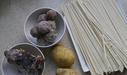 因为|新婚第一天，老婆早起给做饭，老妈气坏了：她就是中国“第一懒”