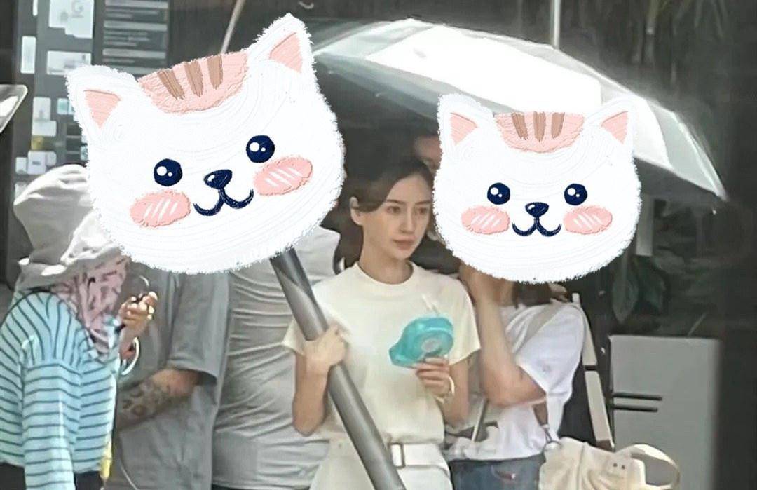 身材|Angelababy拍戏被偷拍，一身白专人撑伞气场大，被吐槽表情太单一