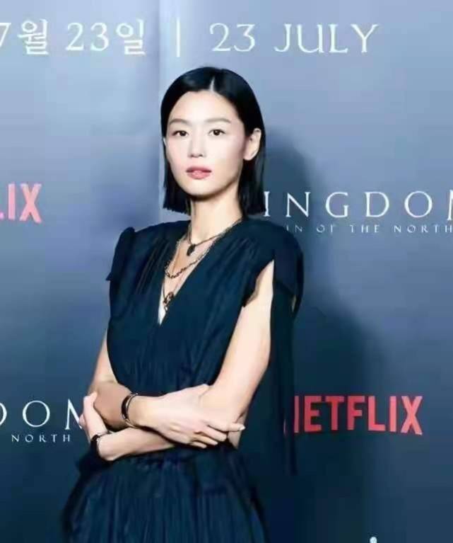 长发|全智贤拿下新代言！穿印花裙戴丝巾高级感藏不住，还是长发更漂亮