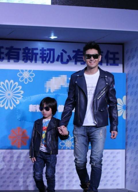 感觉|男人过了40岁，千万别把衬衫塞裤腰，瞧林志颖这样穿，太帅了？