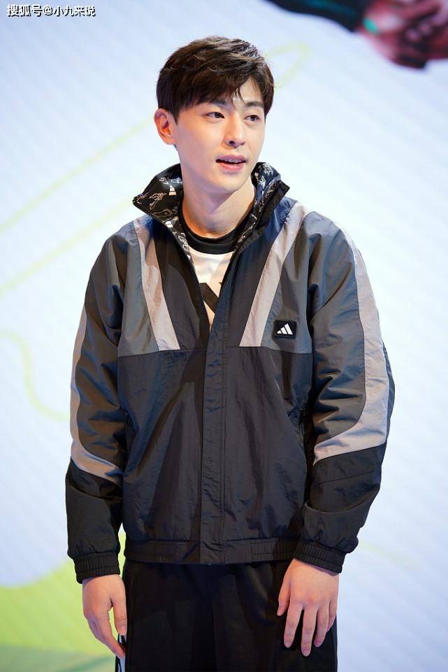 运动服|男人可别穿那么油腻了，学学邓伦穿运动服，不仅显瘦还很帅