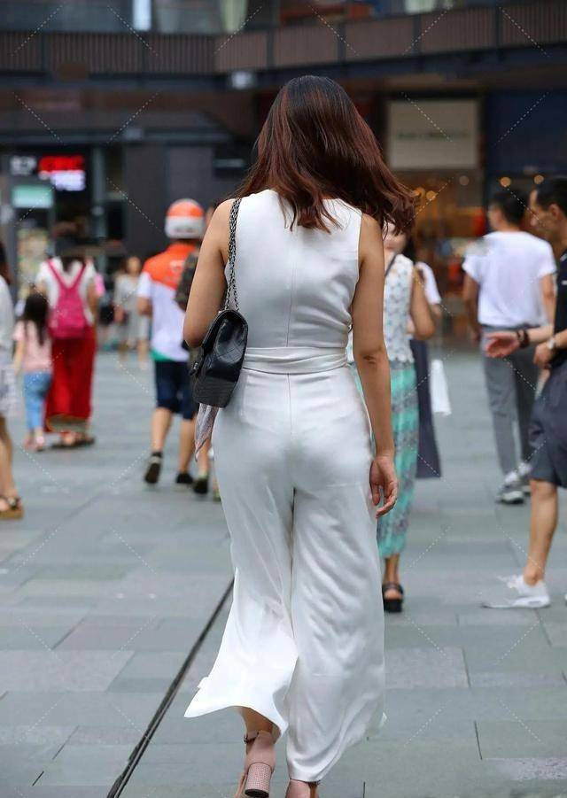 下半身|简单的打底裤展现了女性的魅力，时尚大方，舒适凉爽