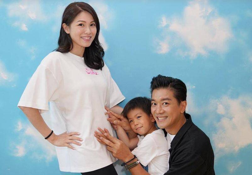 因为|恭喜！5亿驸马黎诺懿宣布爱妻怀孕19周，会让二胎用长子的旧物品