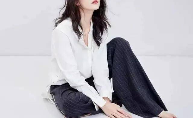 扣子|白衬衫这样穿可太时髦了，又美又高级！