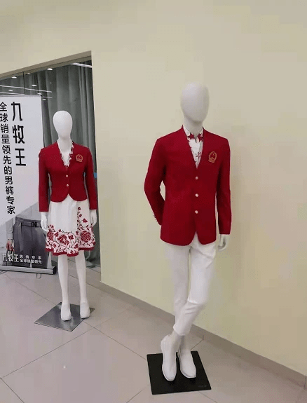 服装|国家队开幕式入场彩排曝光!朱婷穿红白印花裙女神范十足,超喜庆