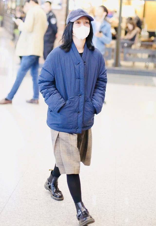 什么|周迅这身“奶奶衫”真时髦，款式简单有型，这气质看着就招人喜欢