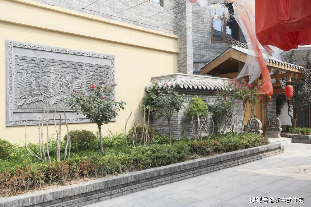 自建房中式门楼设计庭院围墙砖雕装饰效果