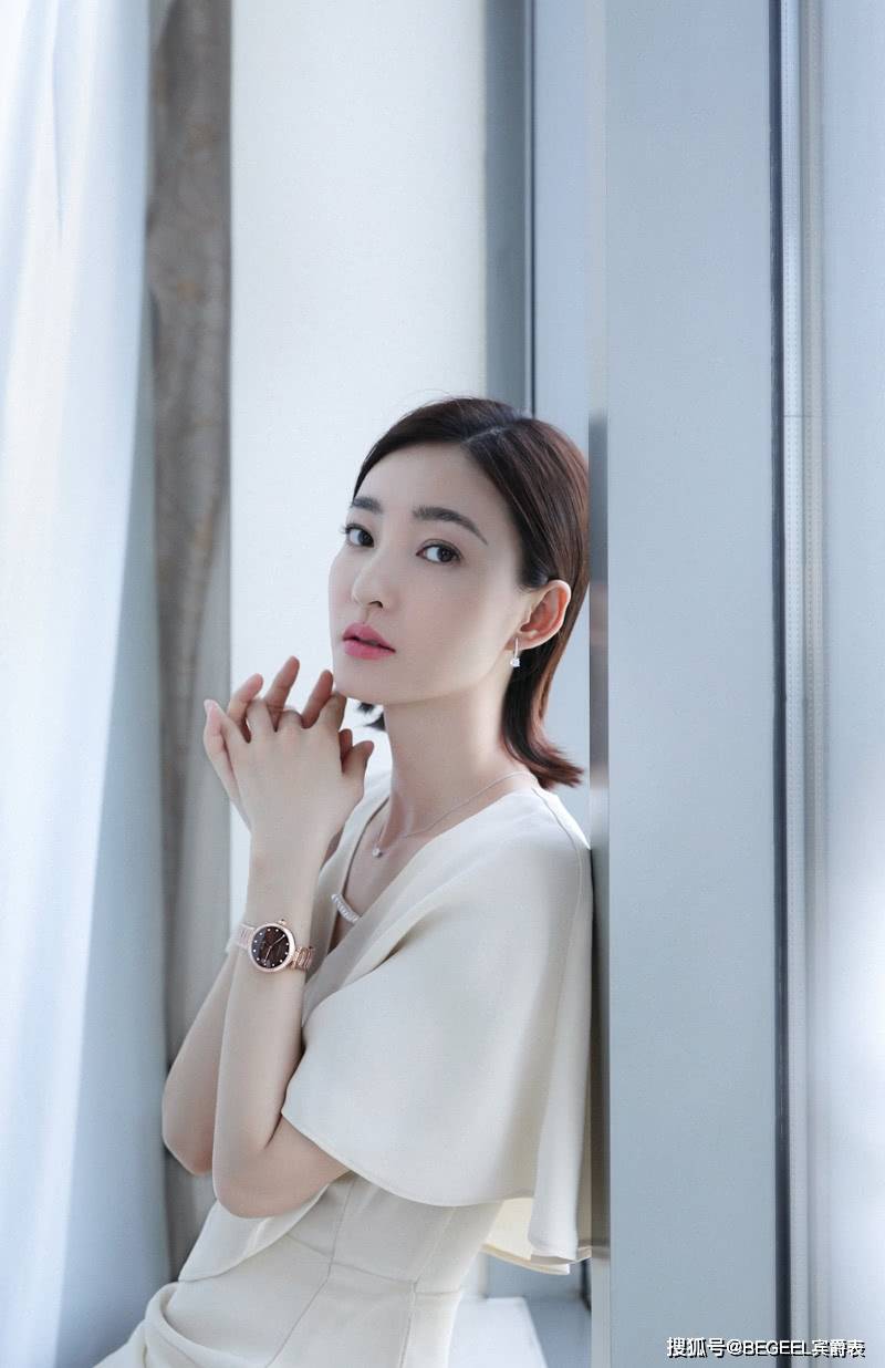 场合|女人过了30岁，不要乱穿衣服，这样穿更优雅大方