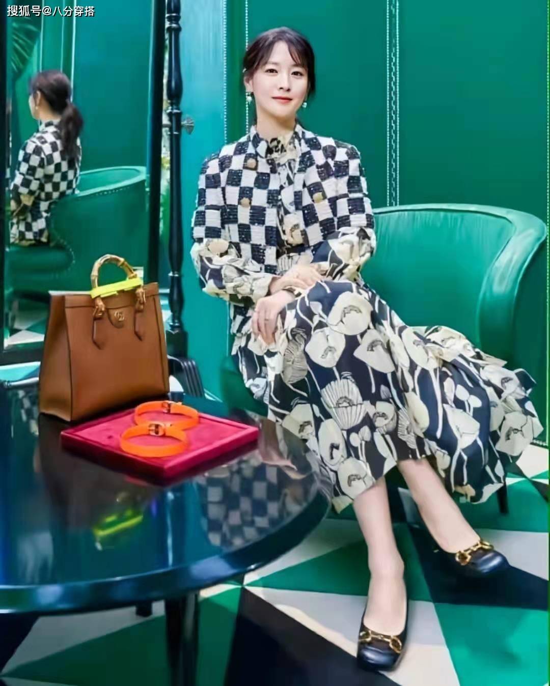 气质|李英爱这气质真“绝”了,格纹上衣配印花裙也不花哨,优雅高级