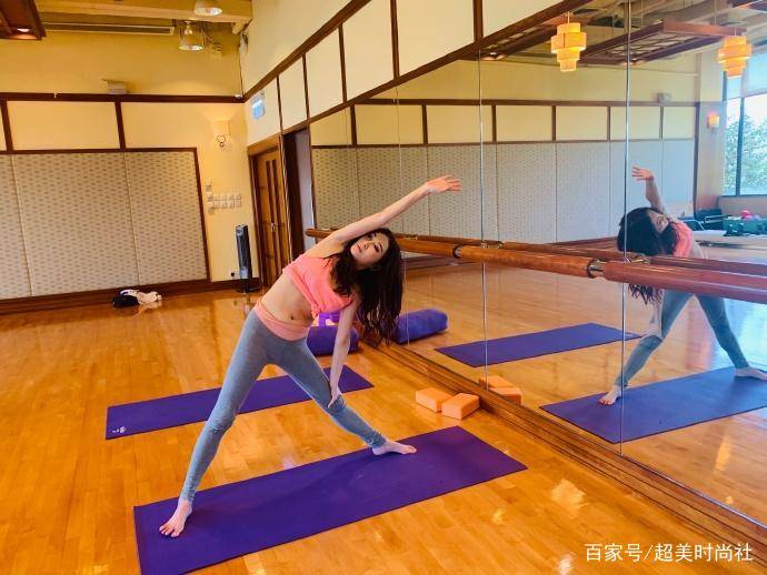 牛仔|扎小辫，做健身，52岁温碧霞状态超赞，衣服穿搭比你还少女！