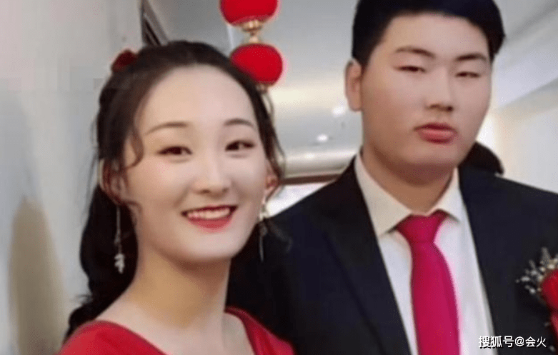 乡村|大衣哥在儿子豪宅高歌！两层洋房装饰奢华，送红木家具出手阔绰