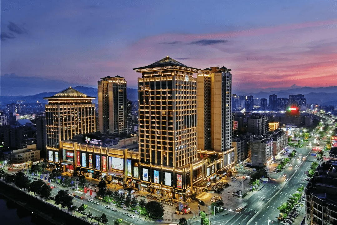 而云浮新兴喜来登酒店位于新兴县中心位置,交通方便,服务优质,是来
