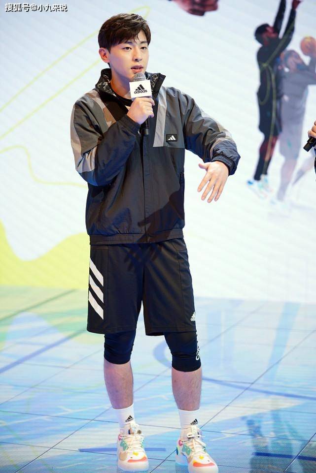 运动服|男人可别穿那么油腻了，学学邓伦穿运动服，不仅显瘦还很帅